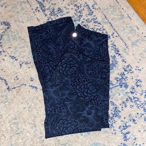 Lululemon leggings - wunder under